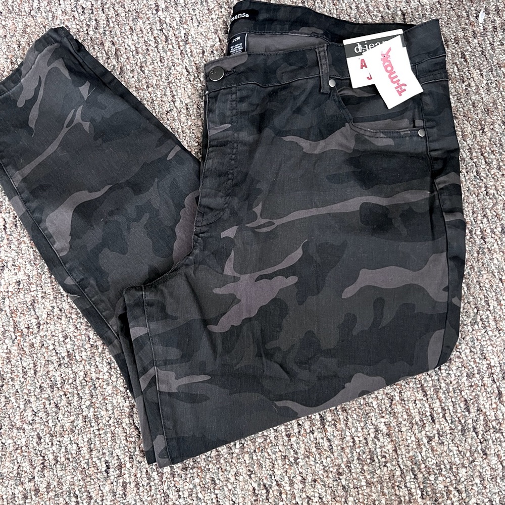Camo ankle pants, NWT, size 22